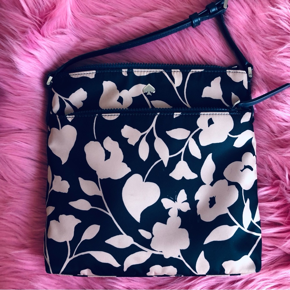 💙EUC Floral Navy and Cream Nylon and Leather Kate Spade  Crossbody Bag💙